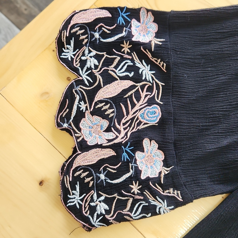 VENUS Off-Shoulder Blouse Black Floral Embroidered Bell Sleeves 1X - Picture 9 of 12